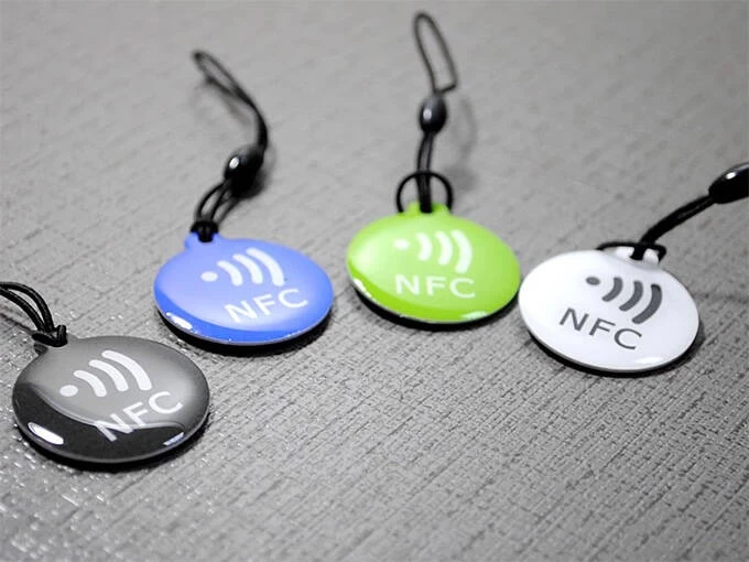 Chuangxinjia Factory Manufactures PVC NFC Tags With Topz512 Chips