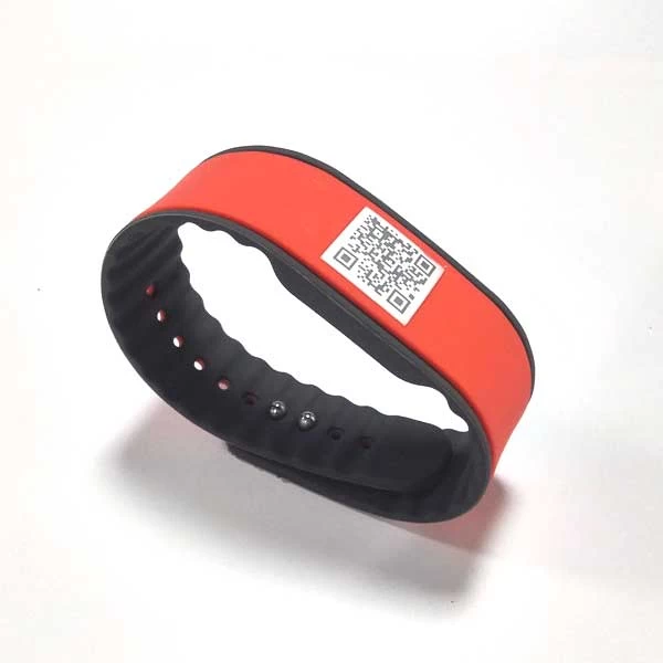 定制可调节二维码硅胶带 NFC 硅胶腕带 RFID 腕带批发商