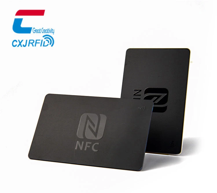 porcelana Tarjeta inteligente de PVC NFC al por mayor de fábrica, acabado mate negro completo, tarjeta de medios sociales NFC fabricante