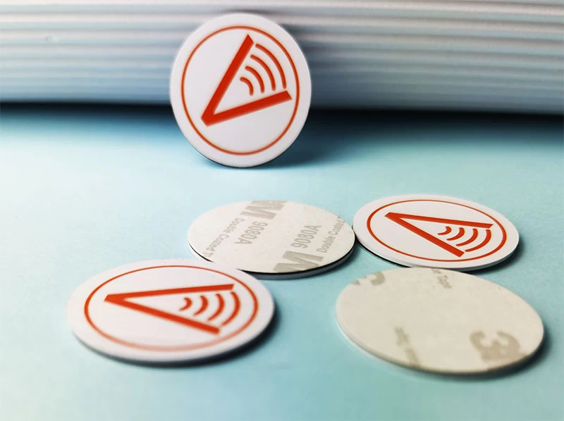 Fábrica al por mayor 30 mm REDONDO REDONTE METAL NFC Etiquetas de token pegajosas