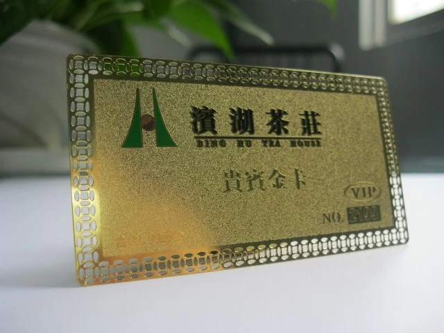 élégante carte VIP en métal doré de panneau de signature