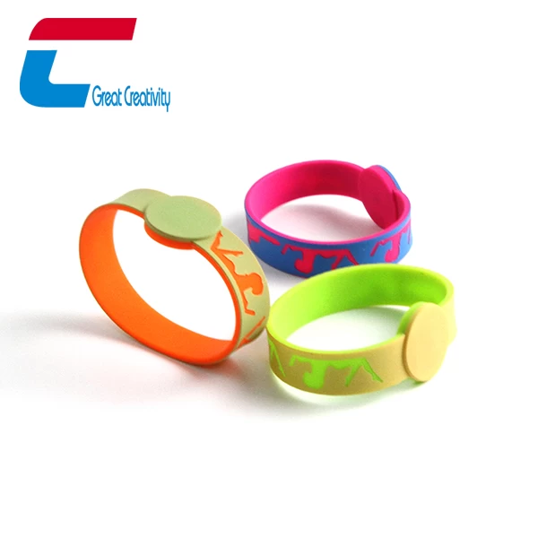 Le plus nouveau bracelet adapté aux besoins du client de silicone de RFID pour le contrôle d'accès