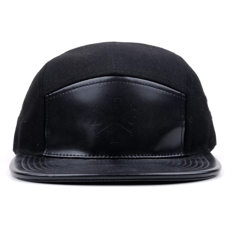 China Custom Black 5Panel Embossed Snapback Cap manufacturer