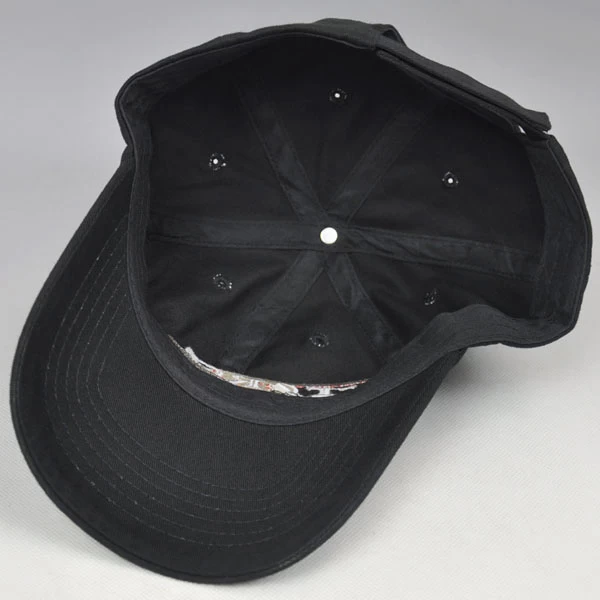 black embroidery basebal cap
