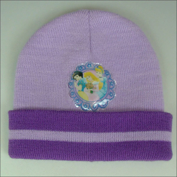 folding knit beanie with rubber patch