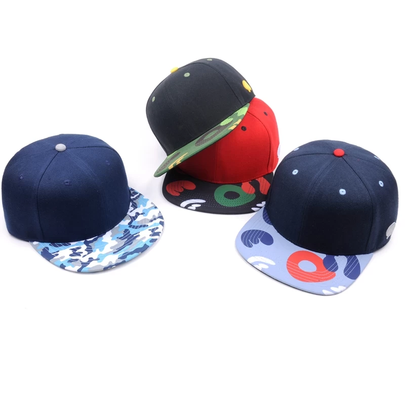 China platte snapback cap, blanco 6 panel snapback hoeden fabrikant