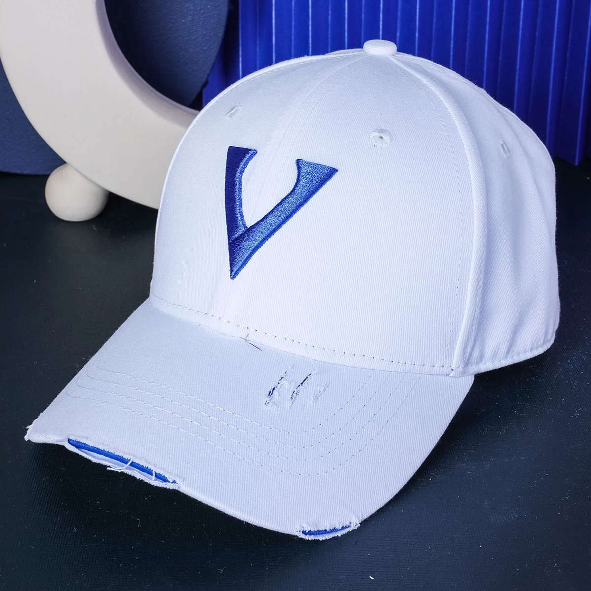 China weiße Sport beunruhigte Krempe einfache 3D-Stickerei weiße Sport-Baseball-Hüte Hersteller
