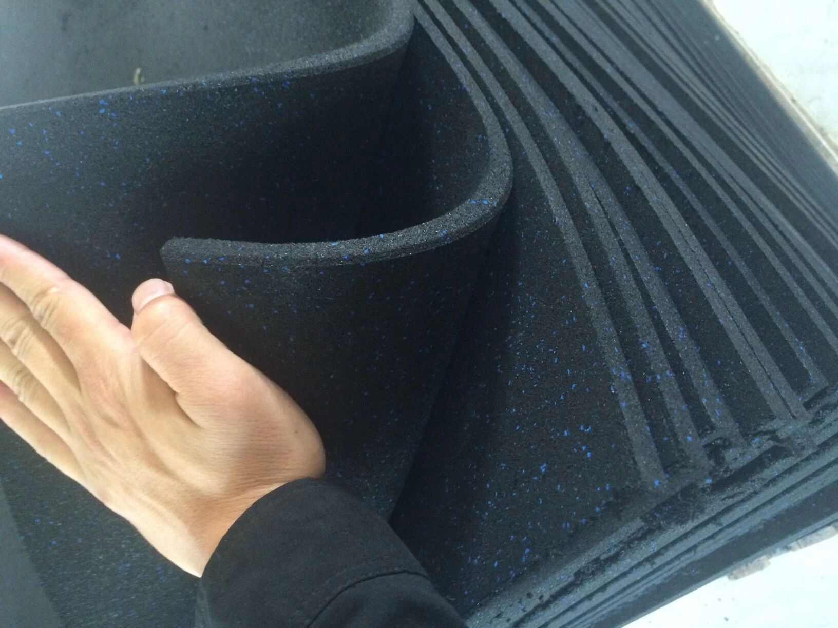 China Anti-slip rubber flooring mats Hersteller
