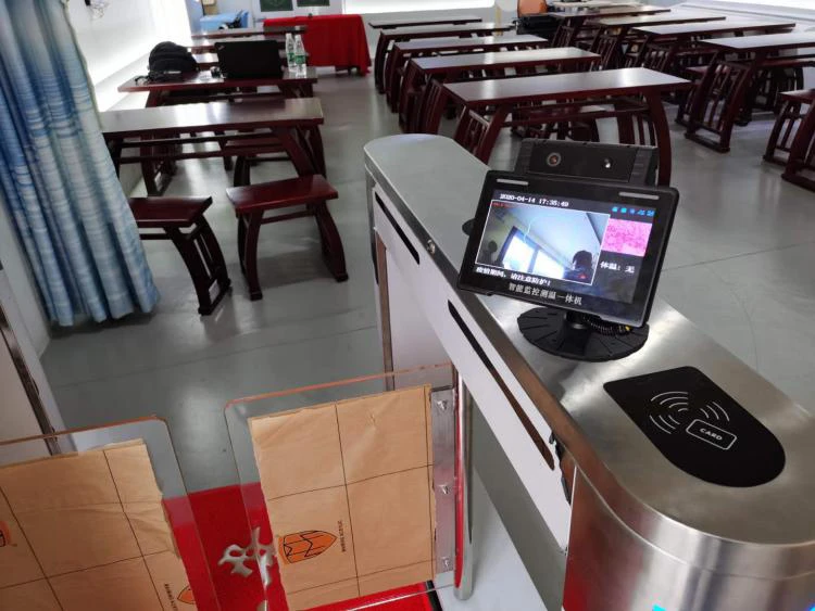 Dispositif de reconnaissance faciale de détection de température corporelle à réponse rapide