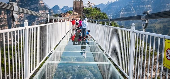 outdoor glass floor sky walk