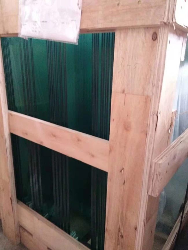 Packing of 13.52mm clear laminated tempered glass 
