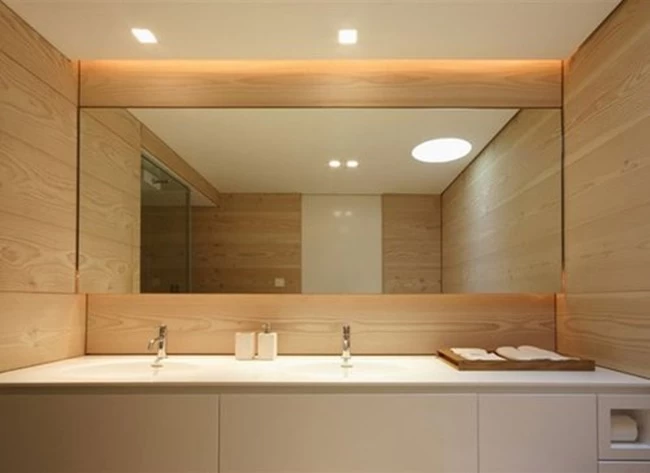 Copper free bathroom mirror