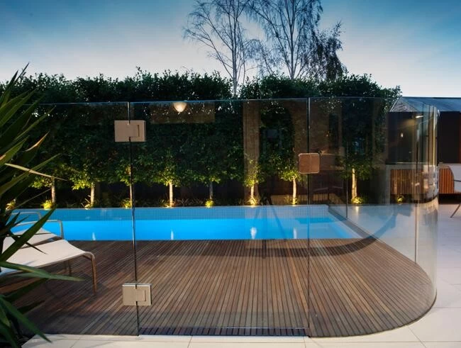 curved tempered glass pool fence
