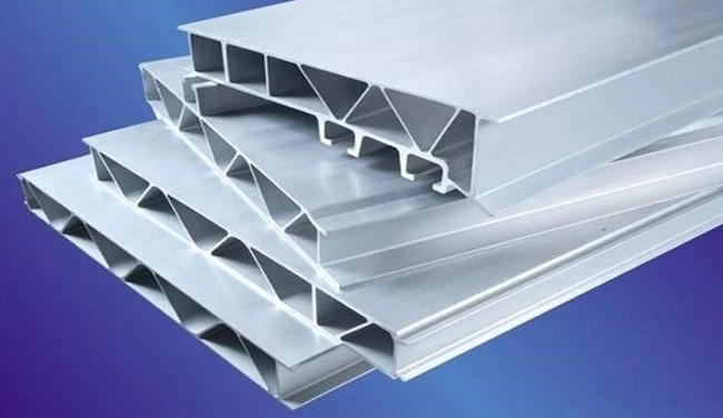 Steel in profile for insulating glass