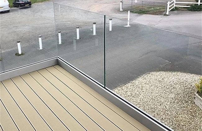 U channel glass railing