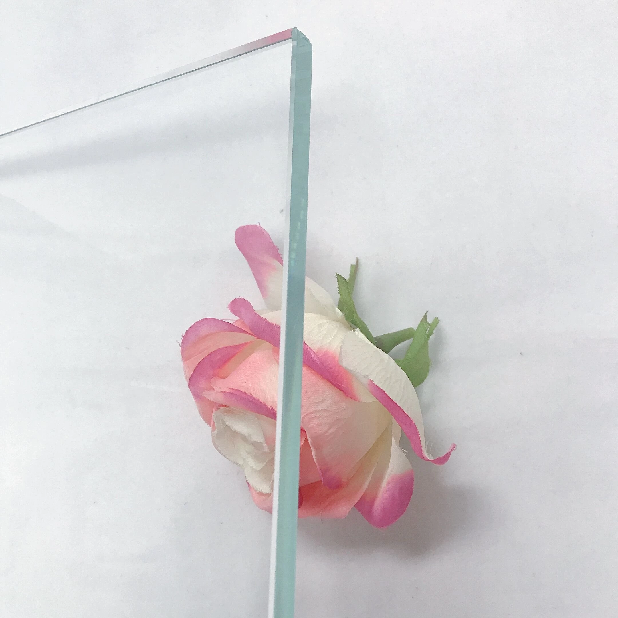 China Professional glass manufacturer,12mm low iron tempered glass ,1/2〃super clear toughen glass