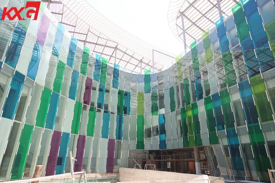 Color PVB laminated glass factory in China