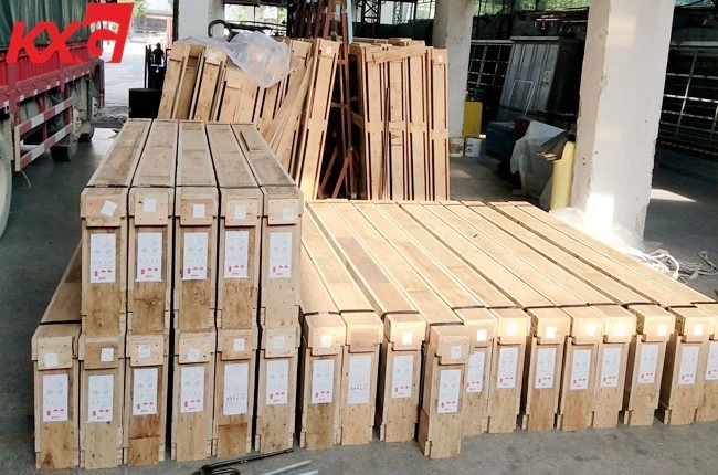 Plywood crates packing