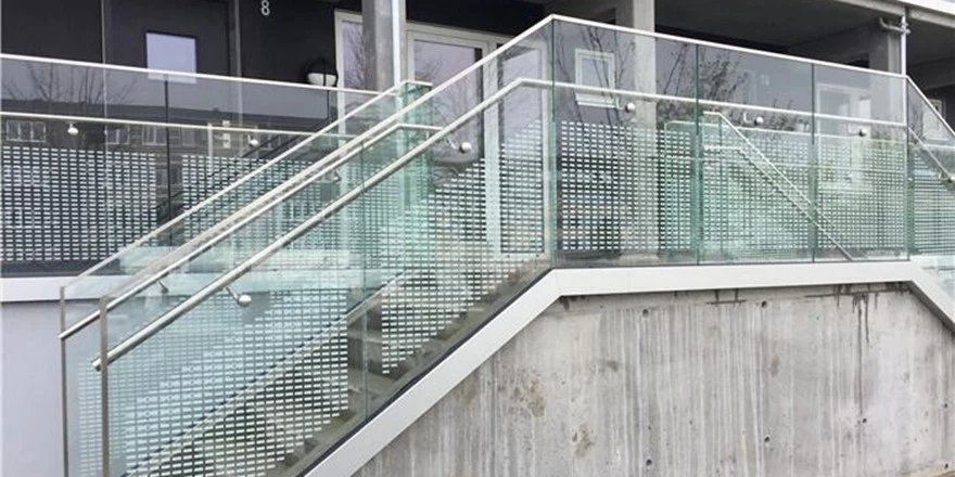 Sistema de barandilla de vidrio moderno plateado para balcón barandilla de  barandilla de vidrio, columna de reposabrazos se puede instalar (con cabeza