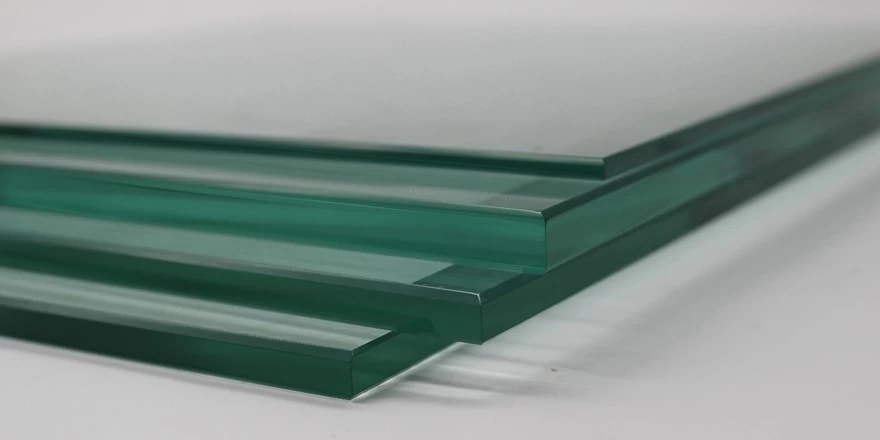 clear glass edge looks green 