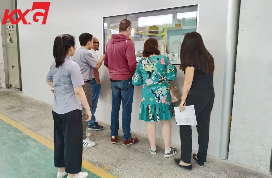 Switzerland customer watching the printing glass workshop