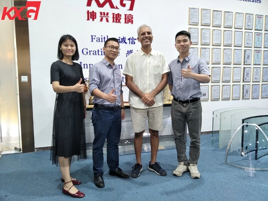Mauritius customer visiting KXG factory for 19mm thickness ultra clear tempered glass for balustrade
