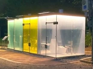 Do you dare to go to such a lavatory? ---"transparent public lavatory"