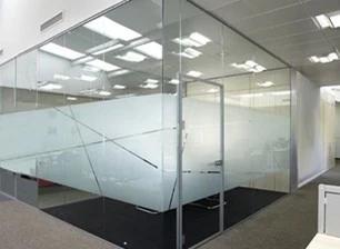 خمس فوائد جدار التقسيم الزجاجي في الفضاء المكتبي
