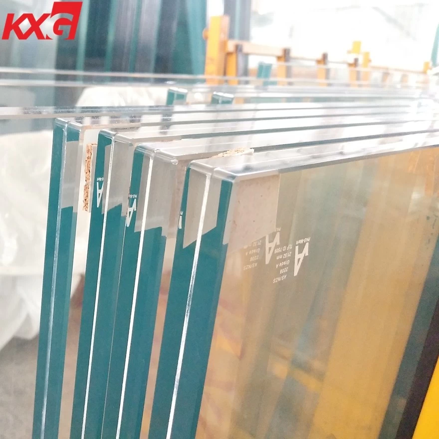 الصين 21.52mm منخفضة الحديد المورد مغلفة الزجاج المقسى ، 10MM واضح جدا تشديد + 1.52 PVB + 10MM اضافية مصنع واضح مغلفة الزجاج المقسى الصانع