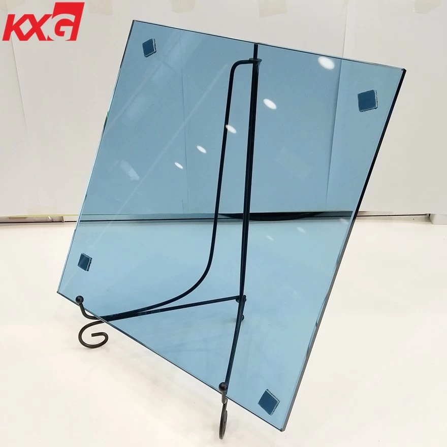 porcelana China fábrica de vidrio de construcción profesional produce vidrio templado teñido azul de 6 mm precio de vidrio templado de color azul de 6 mm fabricante