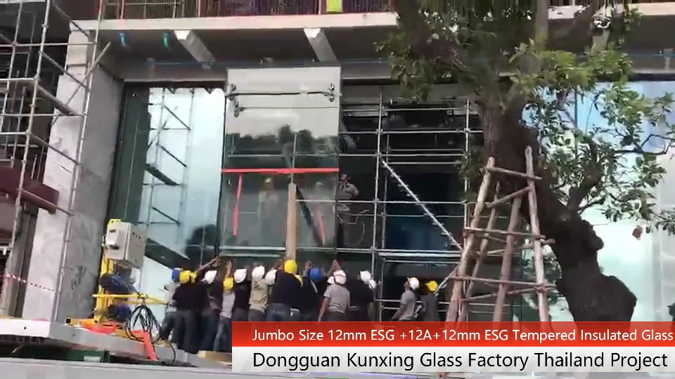 Instalación de la ventana de vidrio de tamaño Jumbo de Tailandia Villa