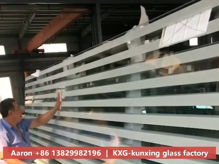 Jumbo size stripe pattern ceramic frit tempered glass factory sa China