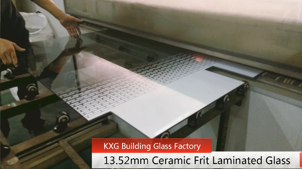 កញ្ចក់ 13,52 មមសេរ៉ាមិច Frit Laminated Glass