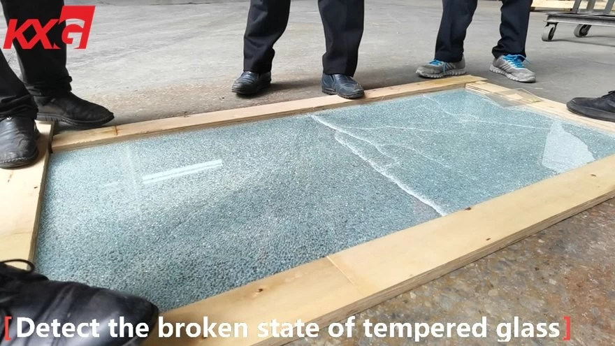 Detect the broken state of tempered glass