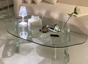 شكل طاولة الزجاج