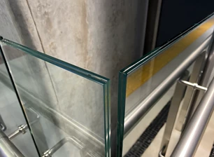 Glass de balaustrada laminado procesado