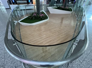 Curved laminated glass bakod