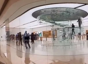 Curved laminated glass partition