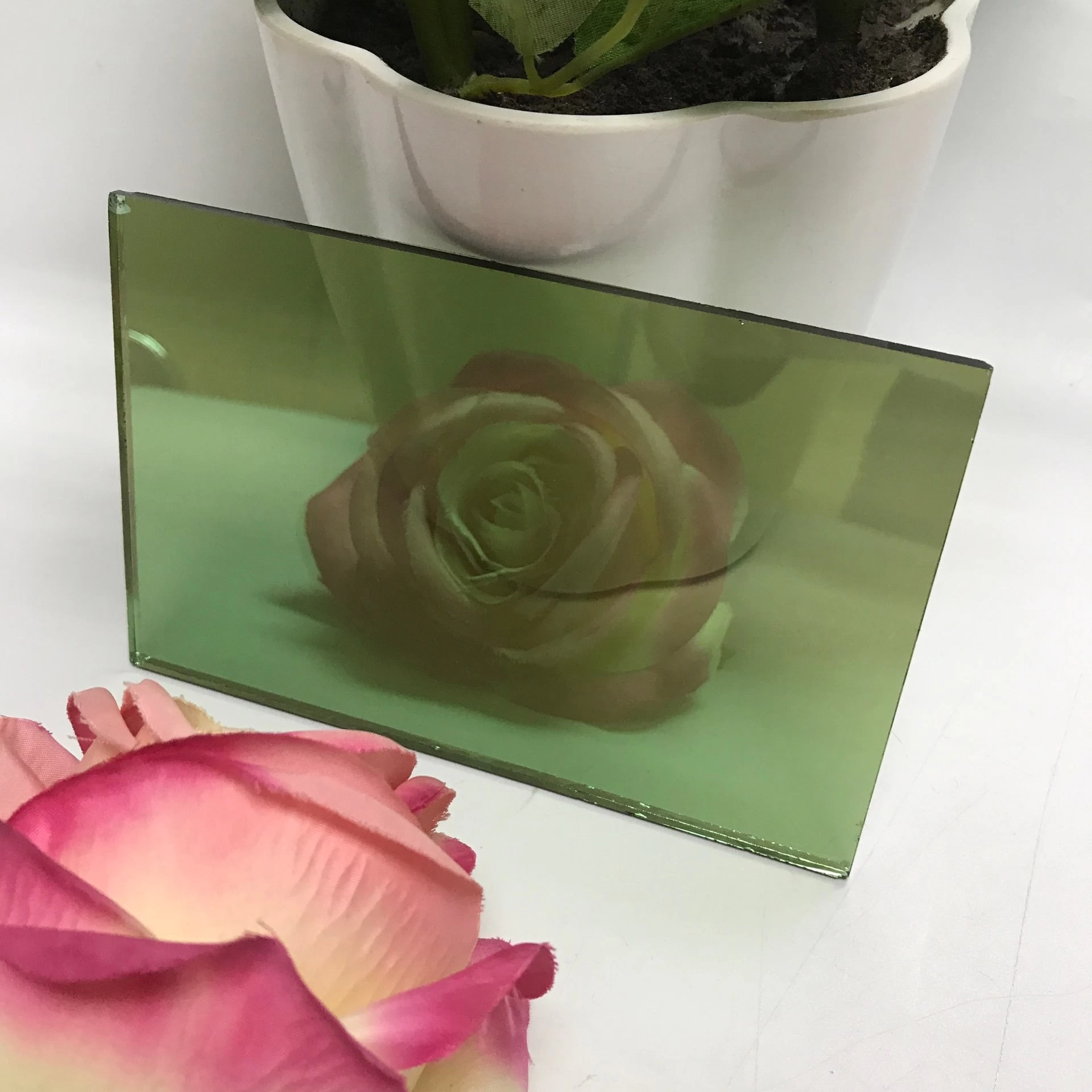 Cristal reflectante verde francés de 5,5 mm, vidrio reflectante de color verde claro en línea de 5,5 mm, vidrio reflectante de revestimiento duro de 5,5 mm