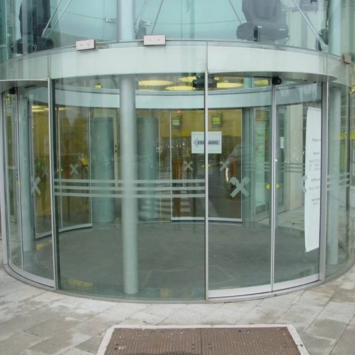 Китай Круглый дизайн изогнутое закаленное стекло 8 мм, стеклянная раздвижная дверь с круглым дизайном, изогнутый стеклянный павильон с круглым дизайном производителя