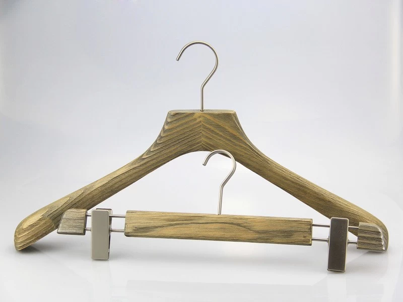 Grucce per pantaloni uomo in legno di faggio con spalla fine da 2,5 cm
