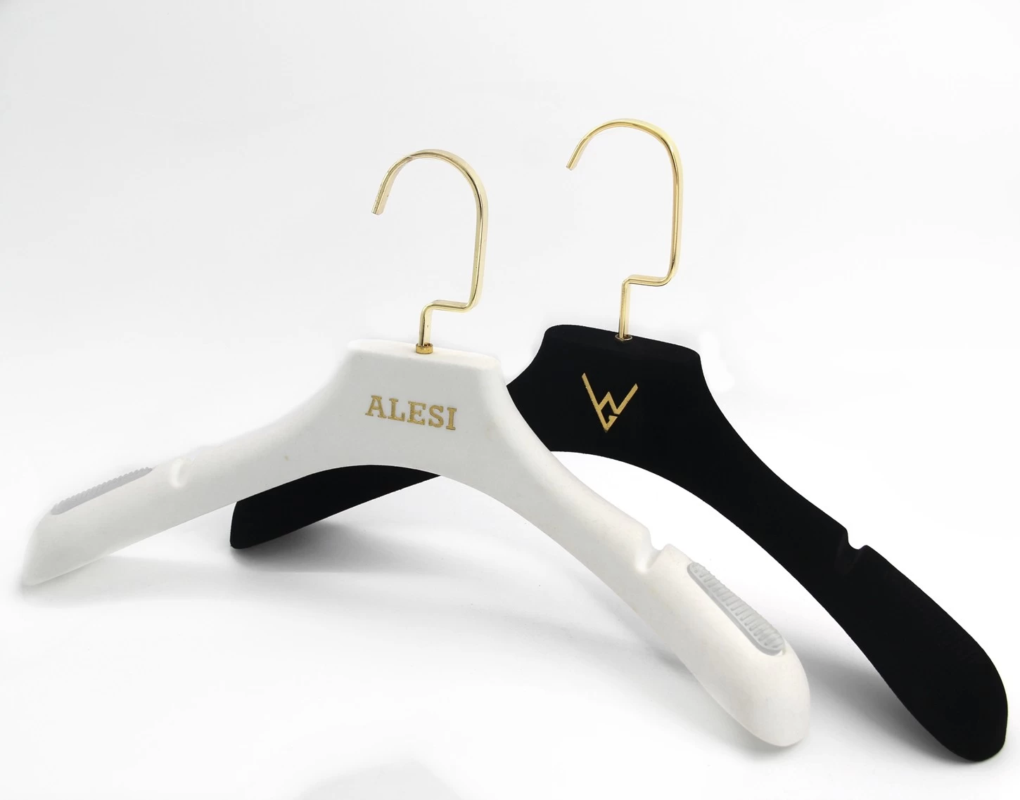 Black Plastic Clothes Hanger, For Home, Packaging Type: Box at