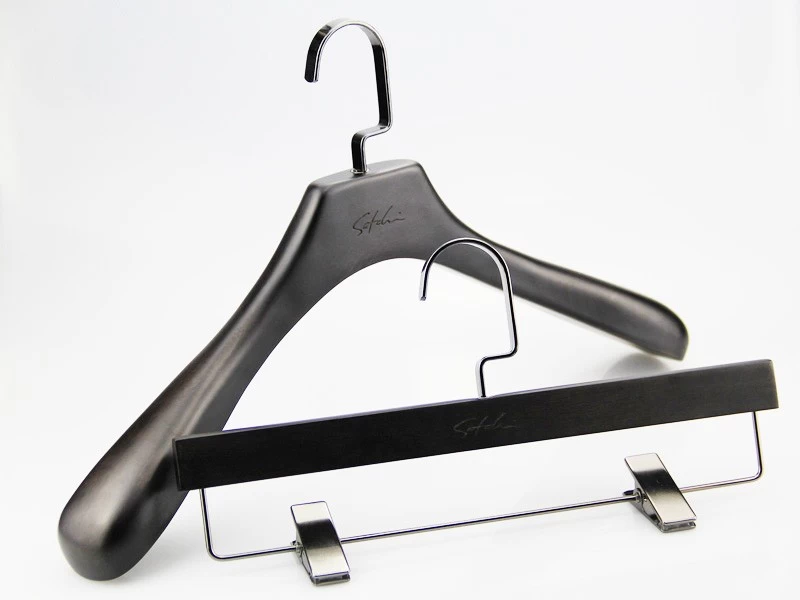 Luxury Hanger Plastic Hanger Shinny Black Color Hanger for Brand Shop Wide  Shoulder for Men's Clothing - China Plastic Hangers and Garment Hanger  price