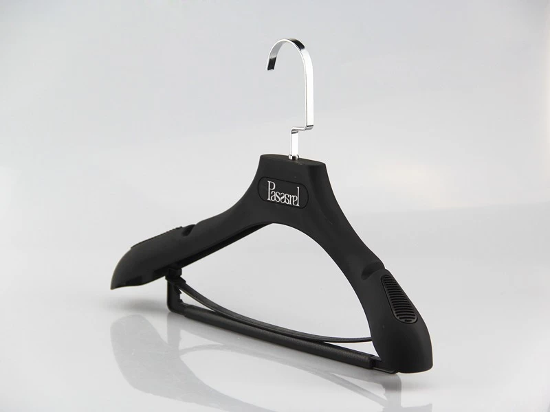 black suits hanger,plastic rubber paint clothes hanger,rubber coated hanger