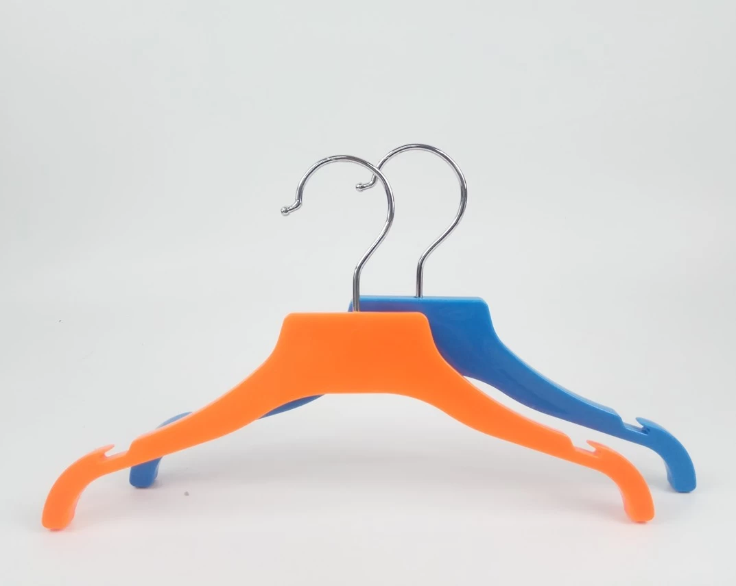 Safe and pollution free colored plastic hanger for children