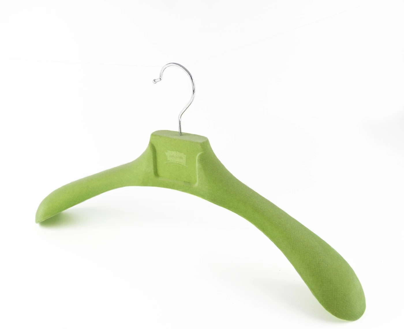 Chine Le cintre de costume de velours vert adapte le cintre de velours en plastique de logo pour la marque fabricant