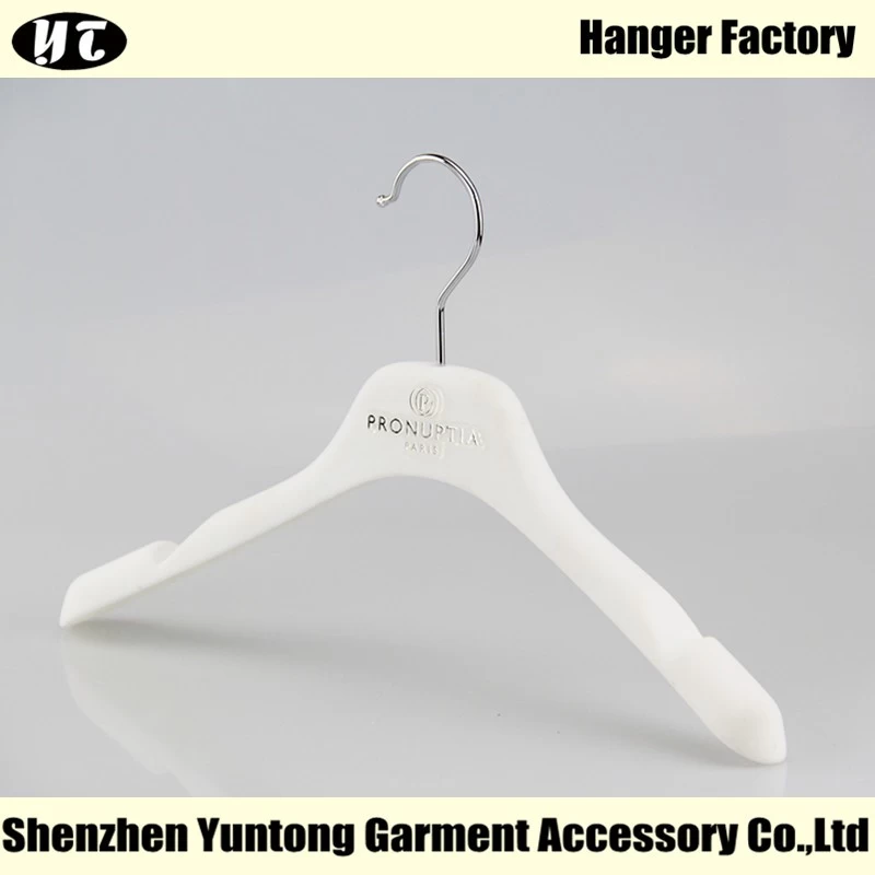 China KTV-002 white non slip plastic hanger velvet flocked coat hanger manufacturer
