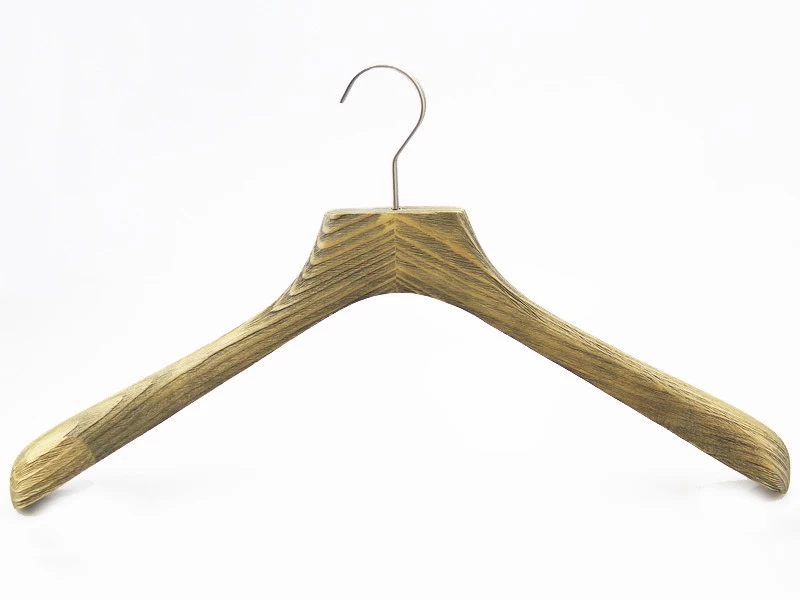 China MSW-007 ceder hout kledingstuk hangers man kleding houten hanger groothandel fabrikant