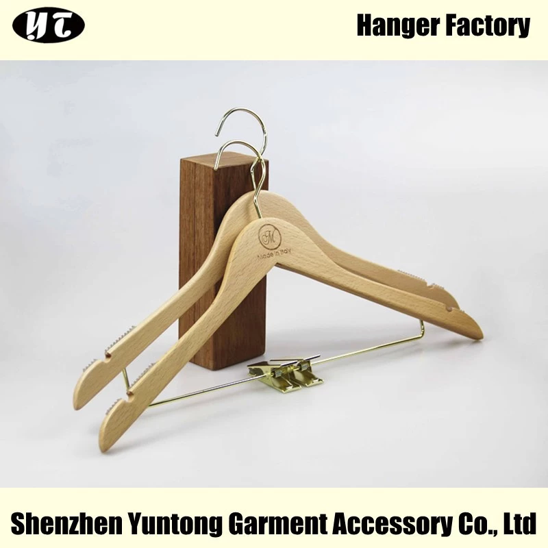 ประเทศจีน MSW-022 สีธรรมชาติไม้แขวนเสื้อไม้แบนพร้อมราวตากผ้าไม้แขวนเสื้อยืด ผู้ผลิต