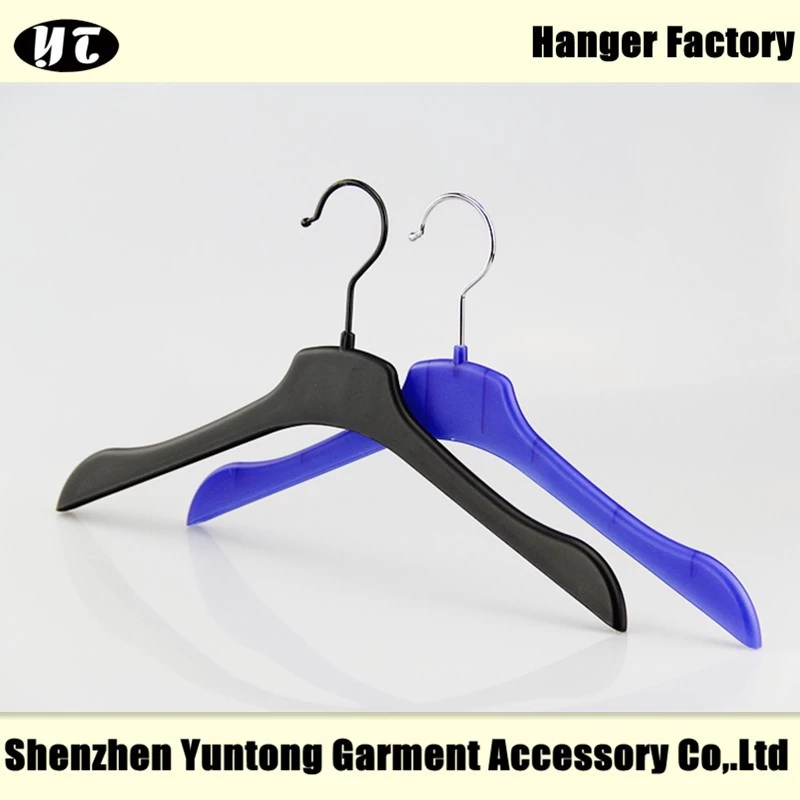 China MTP-005 hot sale plastic T-shirt hanger thin clothes hanger manufacturer